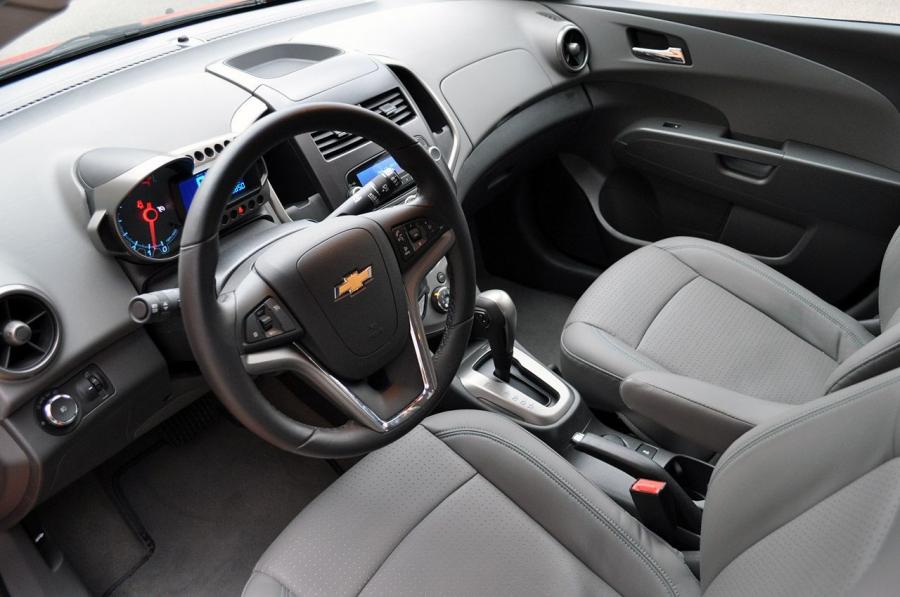  Chevrolet Sonic LTZ 2012 года  (фото 31 из 48)
